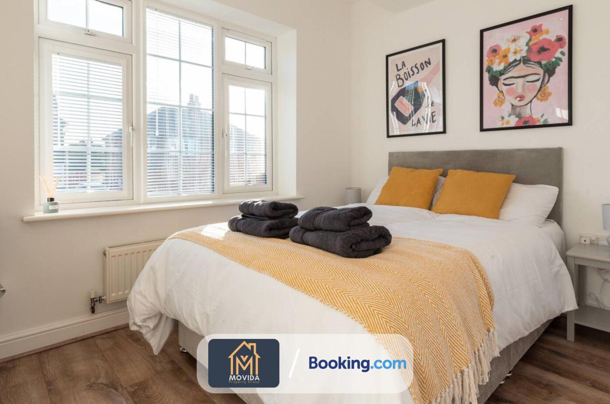 Large Modern 6 Bedroom House By Movida Property Group Short Lets & Serviced Accommodation With Games Room 리즈 외부 사진